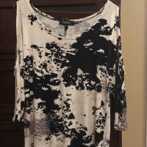 Cold shoulder high low tee